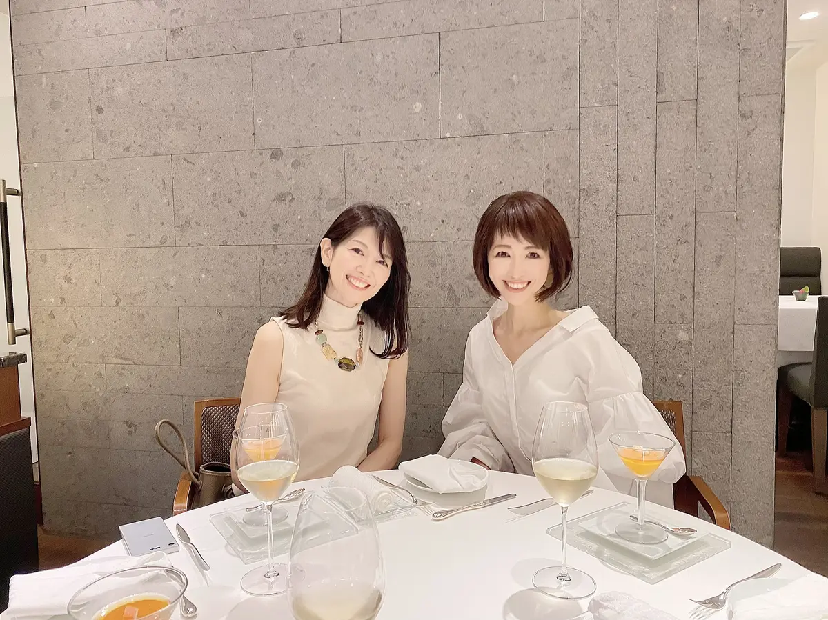 デコラティブな白シャツで華組ランチの画像_4