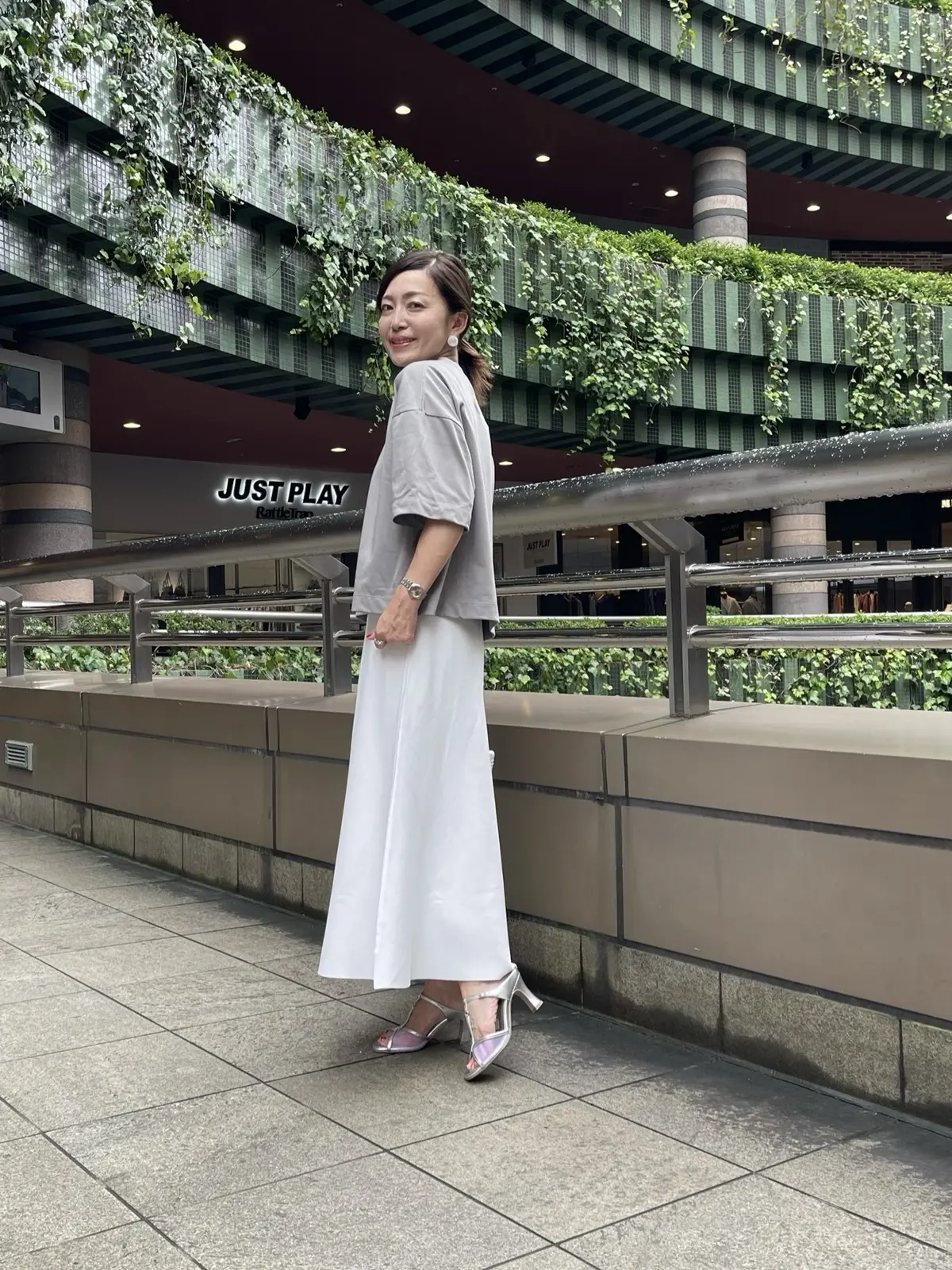 村上佳世子さん×SLOANEコラボTシャの画像_4