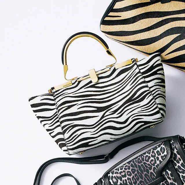 バッグ（ストラップつき、16×30×11）￥225,500／エリオポール代官山（ザンケッティ）