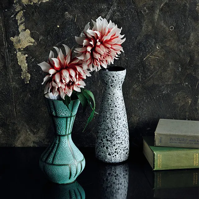 ヴィンテージ花器の力を借りれば 花もさらにいきいきと魅力的に