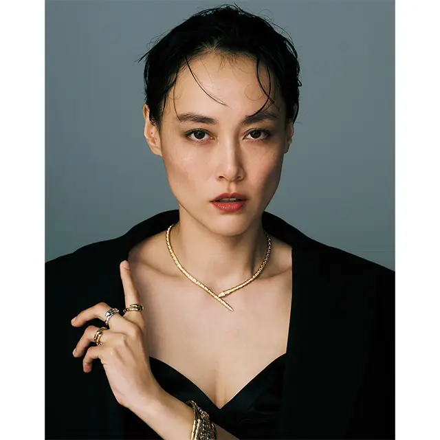 「ブルガリ」のセルペンティ ヴァイパーで進化を止めない女性のおしゃれを華やがせる