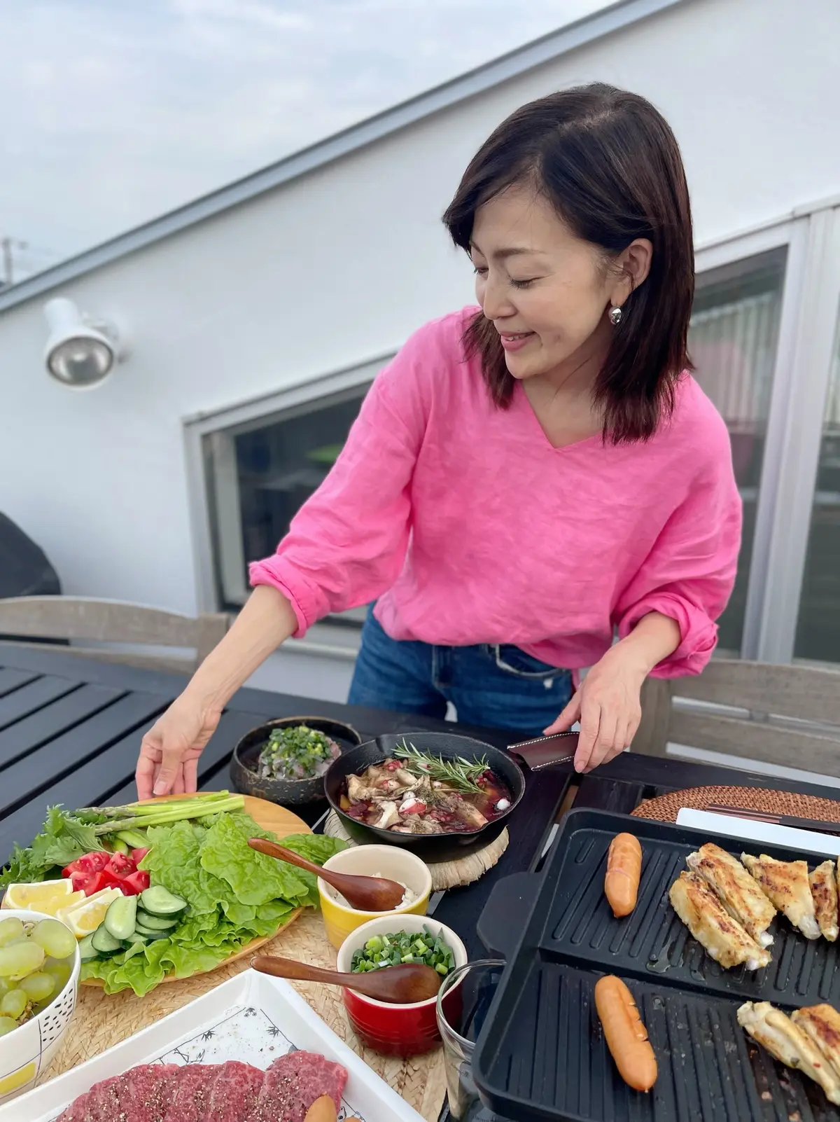 ピンクのリネンシャツとデニムで海散歩とバの画像_7