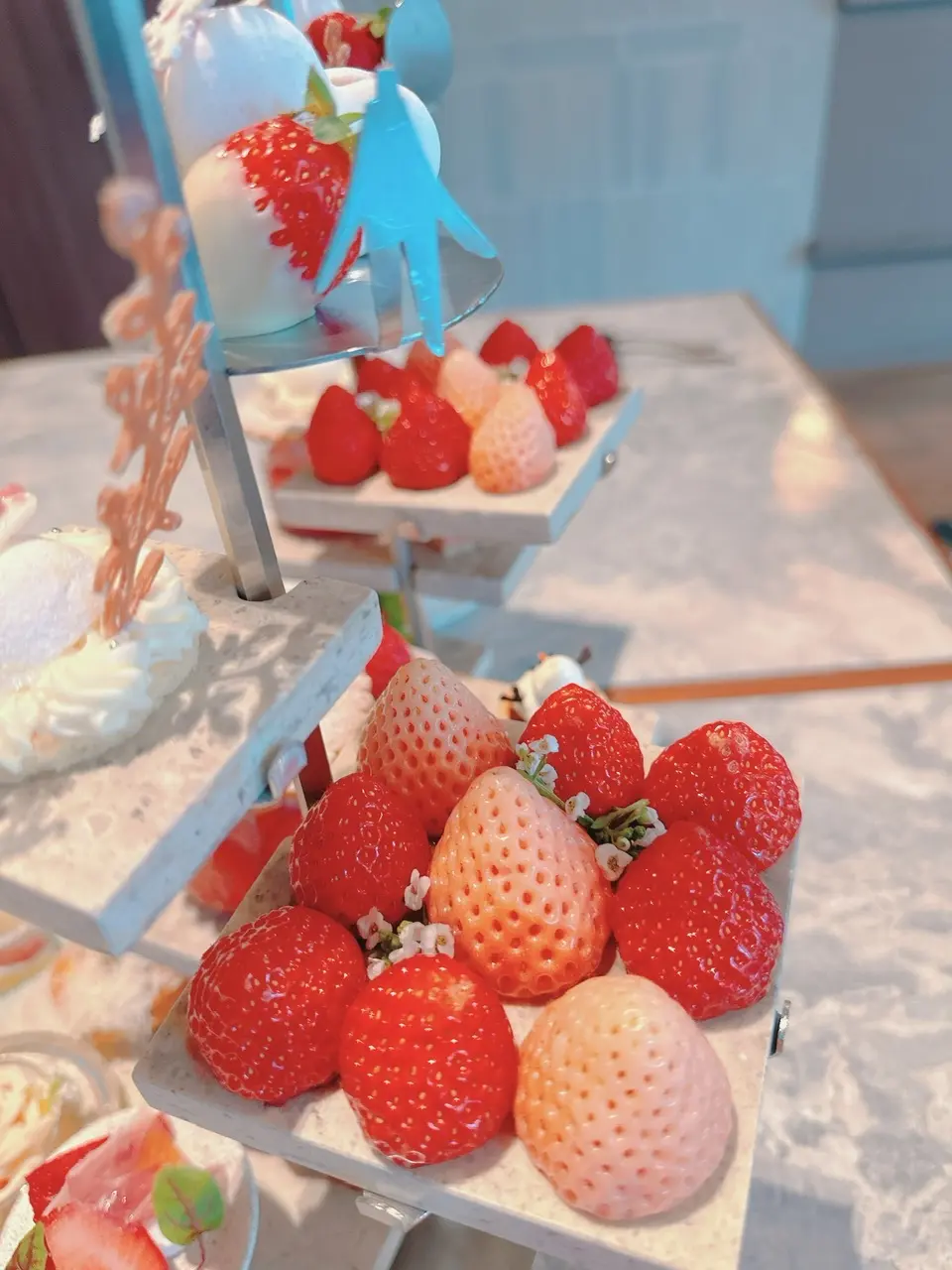 一足早く春を感じる、苺アフタヌーンティーの画像_4