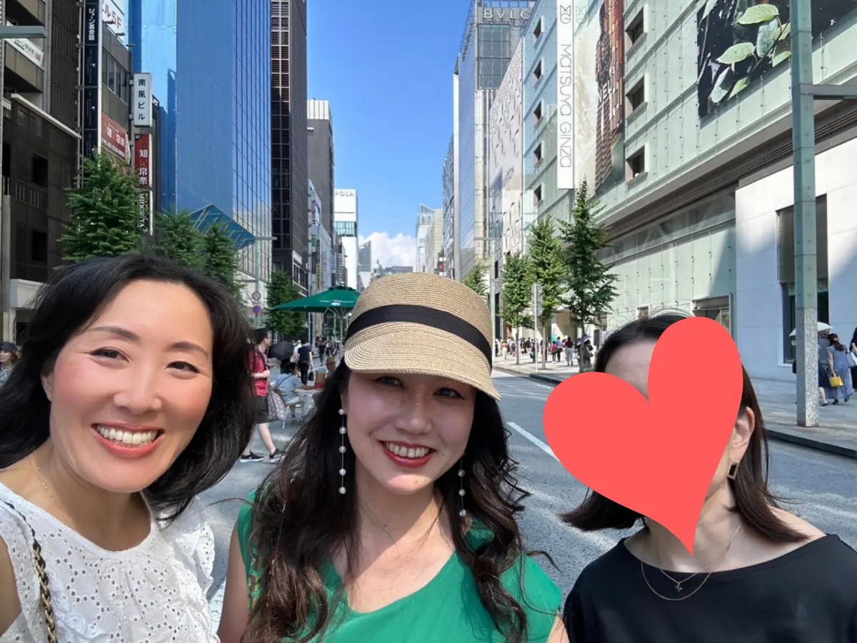 銀座でランチし、その後ぶらぶらと歩行者天国で記念日撮影！