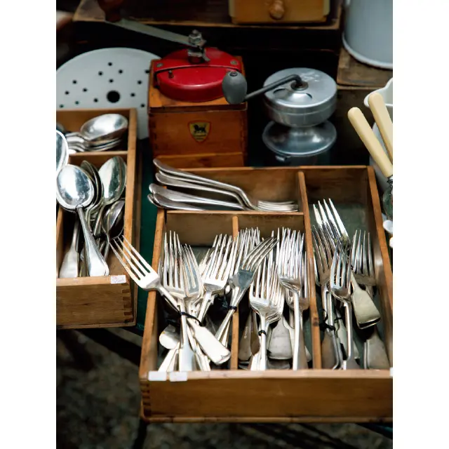 京都の平安蚤の市のイギリス製のカトラリー 