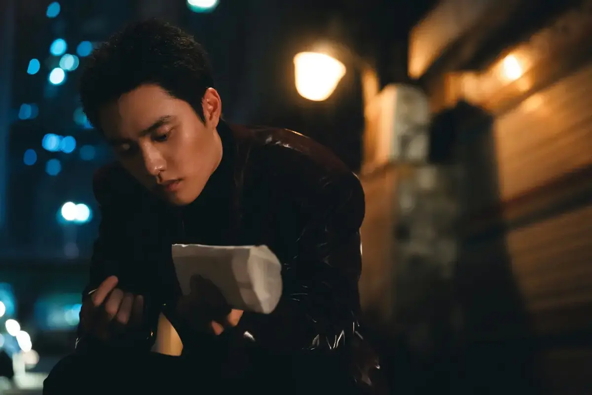 『捏造された都市』 ディズニープラス スターにて独占配信中 (C)2025 Disney and its related entities