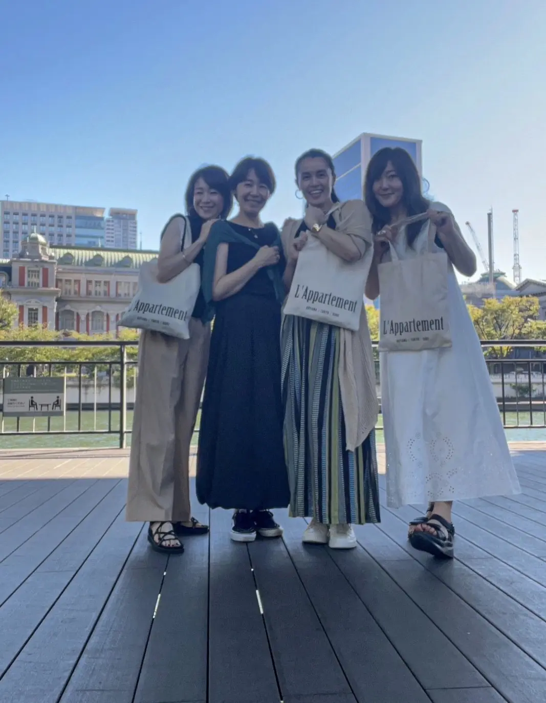 大人気♡エクラ【大人のロゴトートバッグ】の画像_1