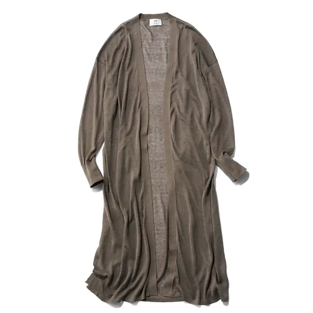 カーディガン￥29,700／プルミエ アロンディスモン