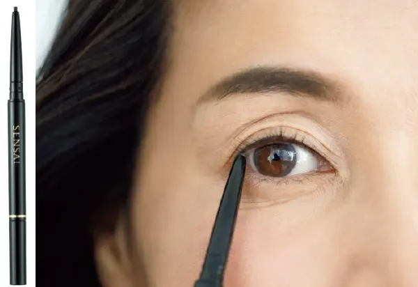 上まぶたのまつ毛根元の“白”部分を埋める