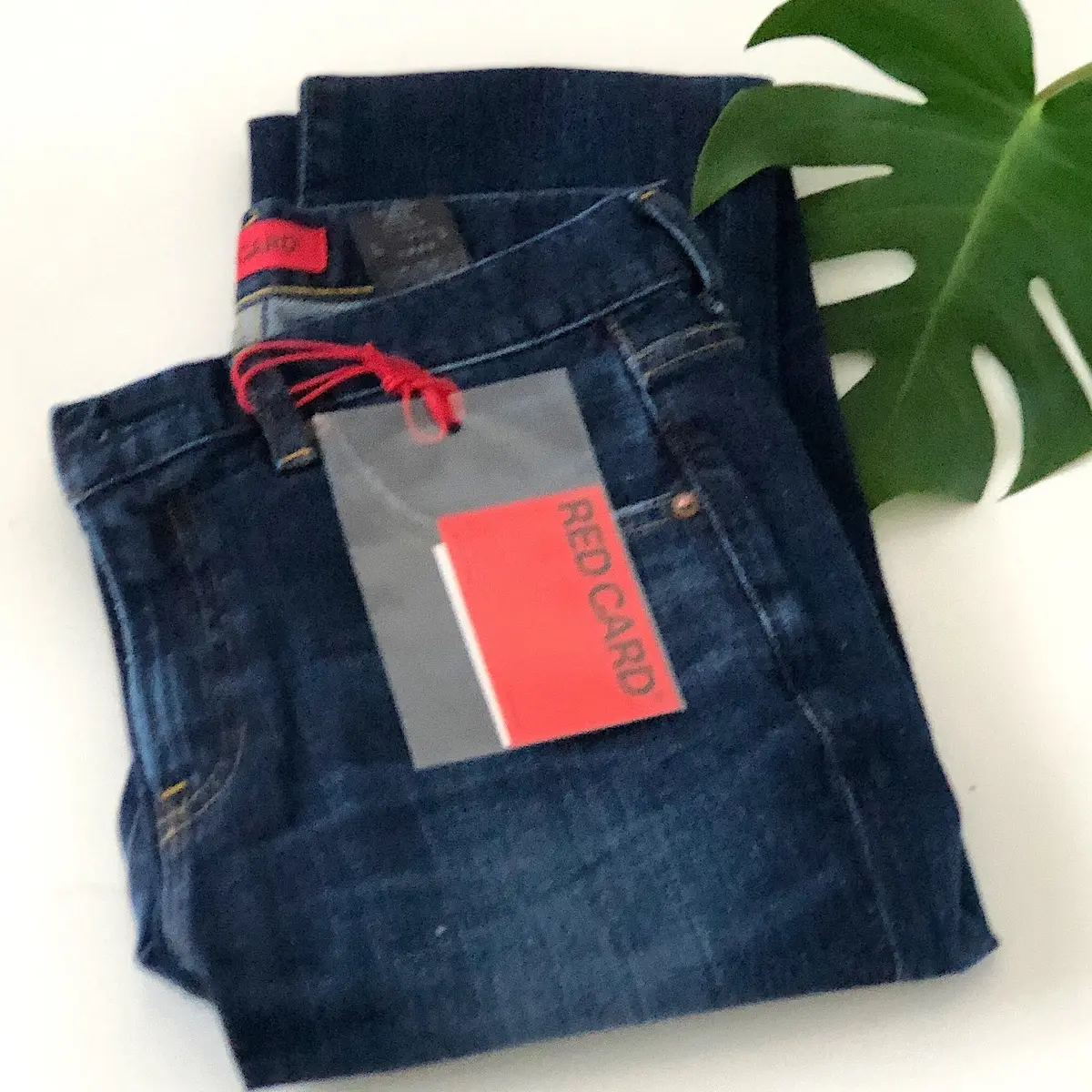 このレッドカードのデニム、実は・・・の画像_2