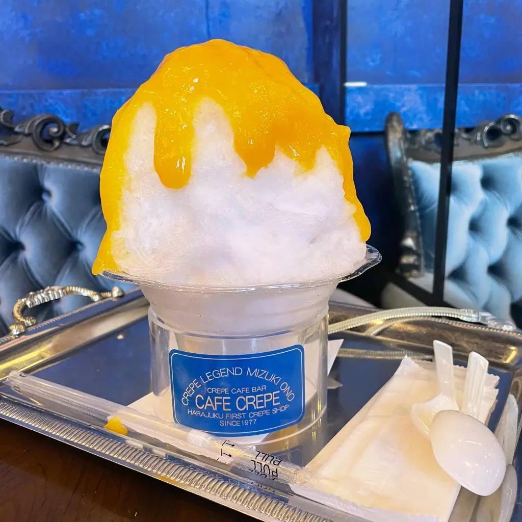 タップリのマンゴーソースとマンゴーがゴロゴロ入ったふわふわかき氷。