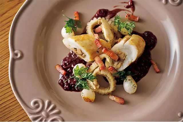 「フォアグラを詰めた松川鰈 ボルドレーズソース」