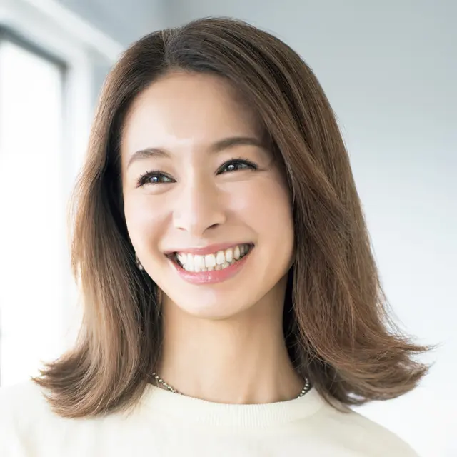 肩のラインでハネる自然な外ハネはドライヤーでも簡単につくれる！