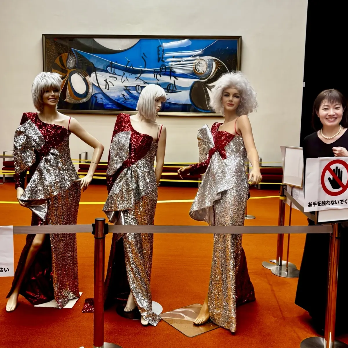 撮影可能スポット⑤ キラキラロングドレスの衣装ととわたくし