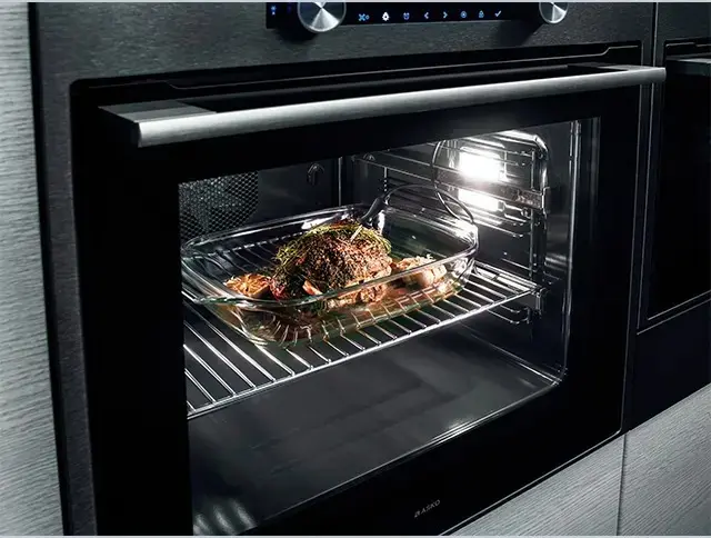 電気オーブン、スチーマー、スチームオーブン機能をもち、73ℓの大容量で蒸す、煮る、炊く、焼くと活躍のアスコのオーブン