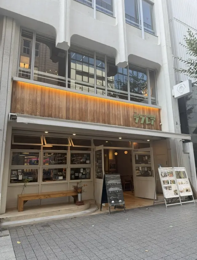 ネイビー×ブラウンで秋色コーデ。神戸おしの画像_2