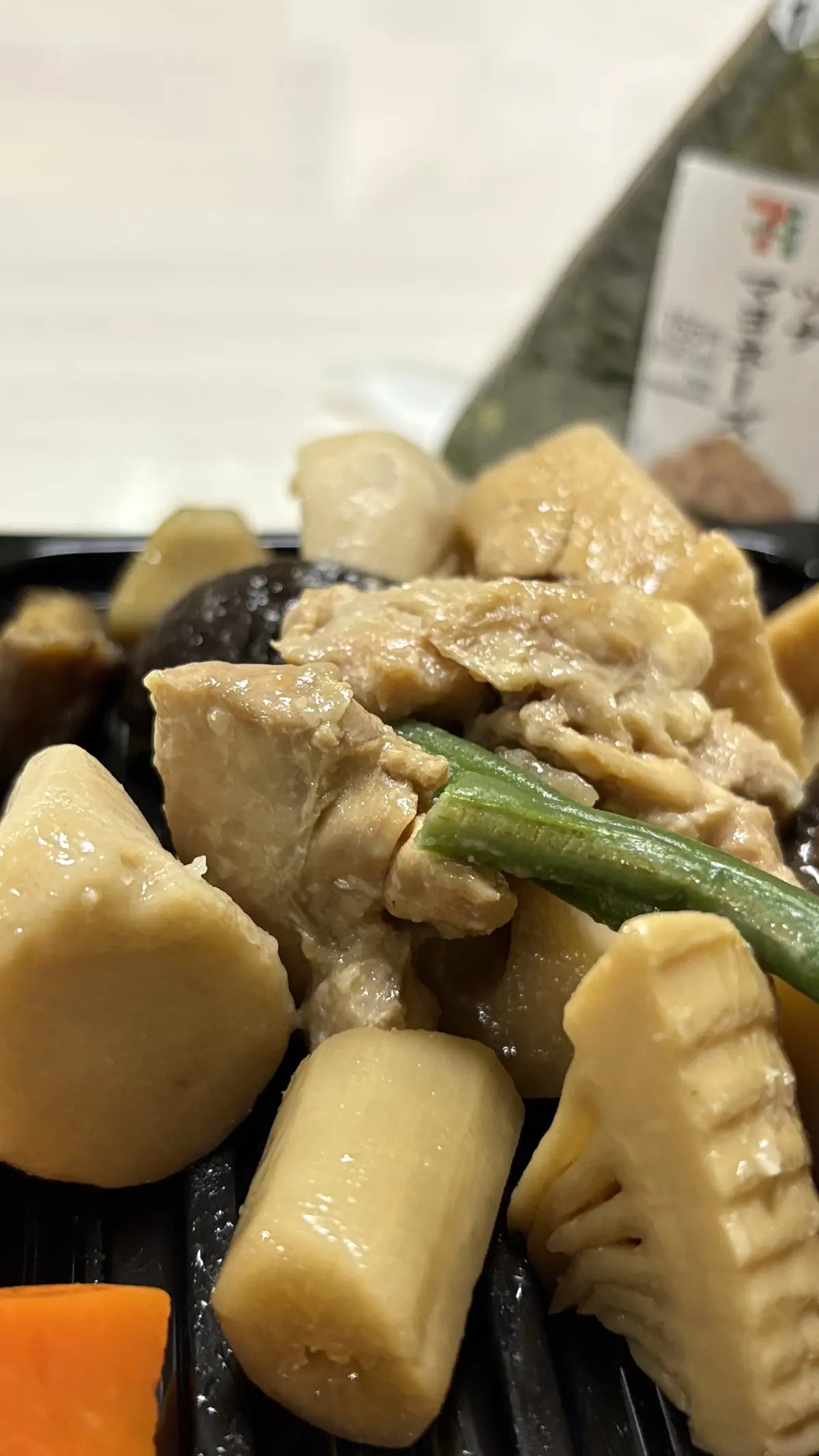 おにしめ　セブンイレブンのおにぎり　鮭おにぎり　母の味　煮物