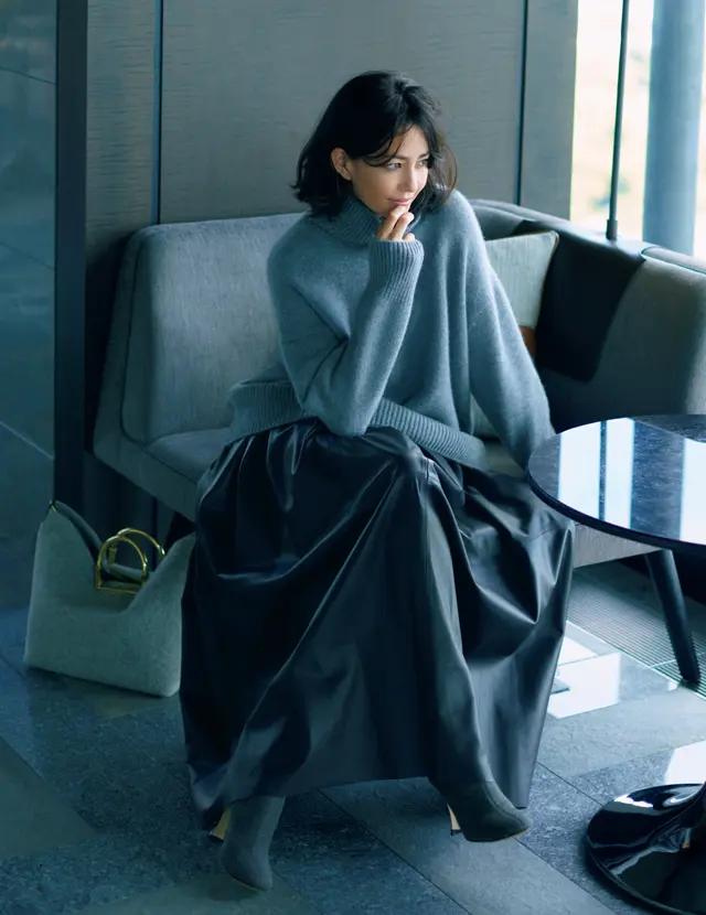 50代冬のおしゃれは「ロングスカート」が最強！女らしさもかっこよさも外せない