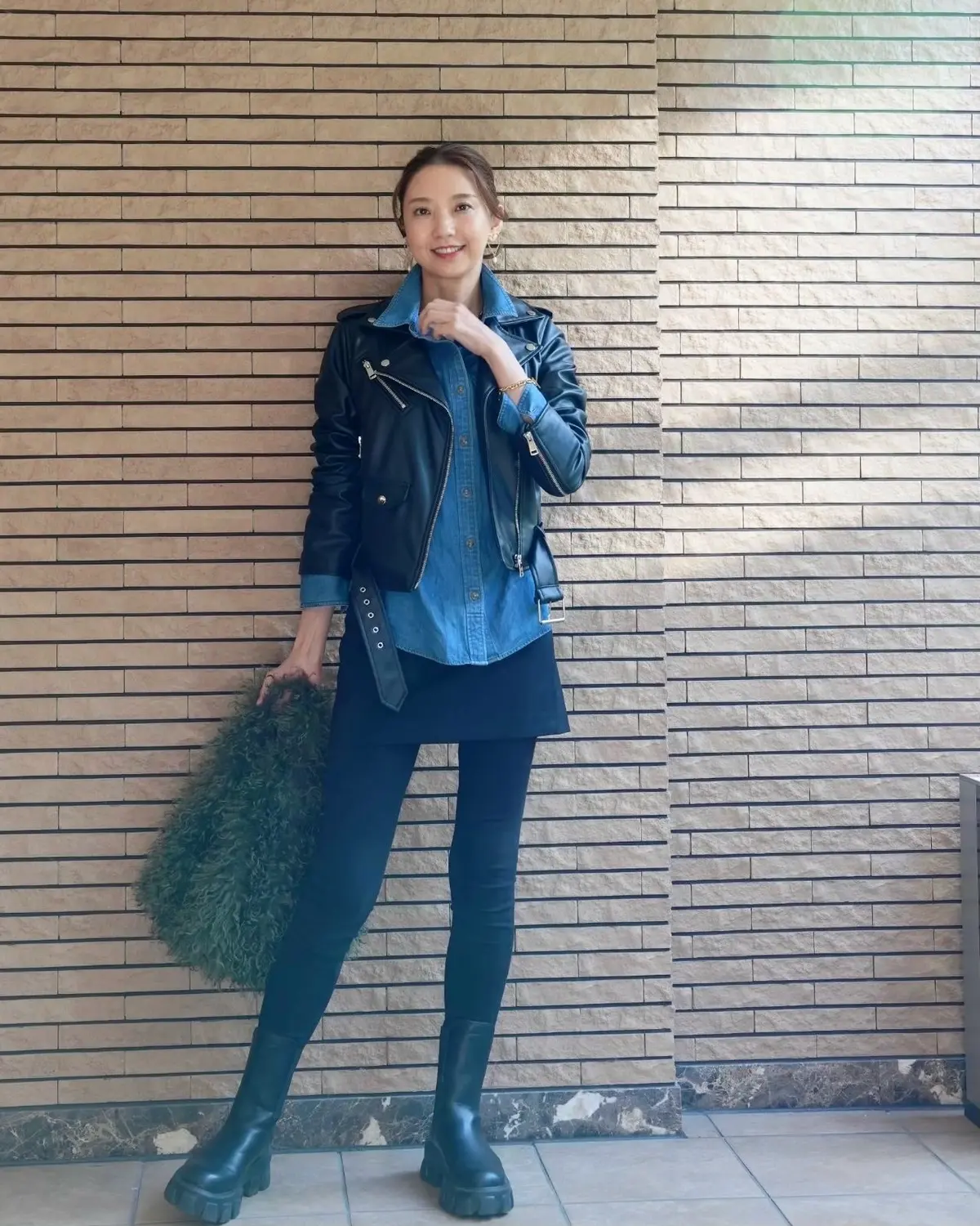 【UNIQLOデニムシャツ×スキニーパンの画像_3