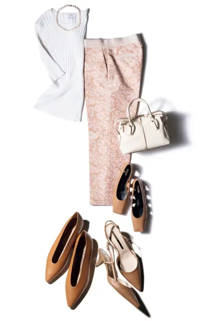 脚長効果もうれしいファンデーション色の靴