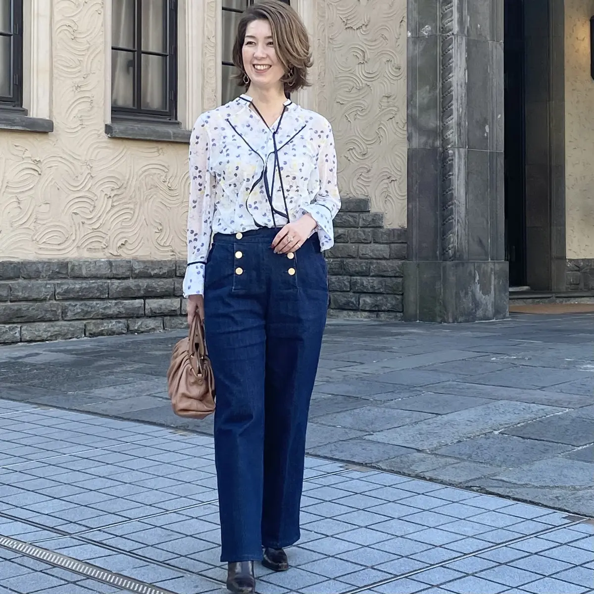 程よい透け感で爽やかさアップ「シアーブラウス」