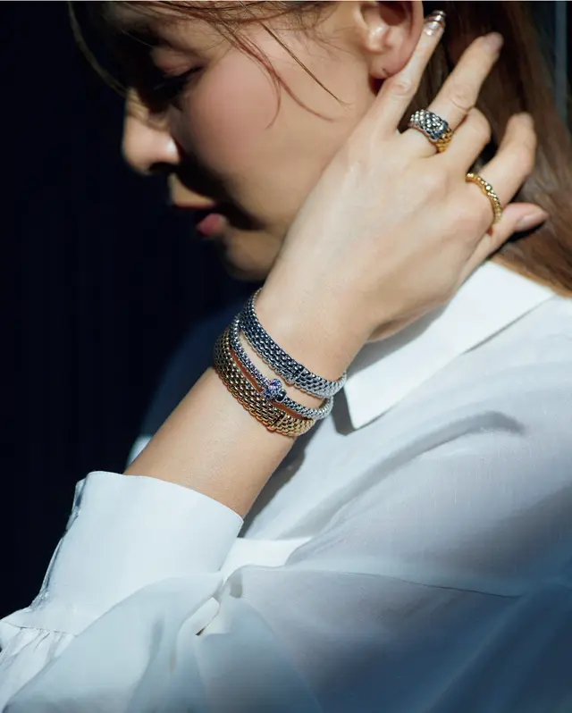 カラーミックスの手もとが自由な感性をアピール