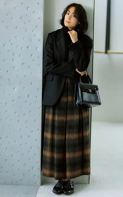 チェックスカートワントーンコーデ