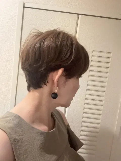 大人ショートに映えるまつげ。髪と目元でつの画像_1