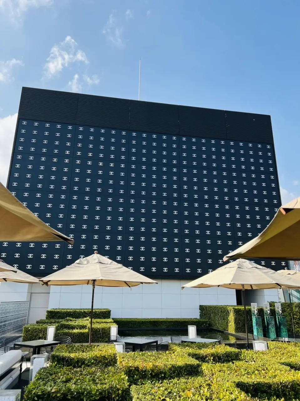 ロゴマークをスクリーンに