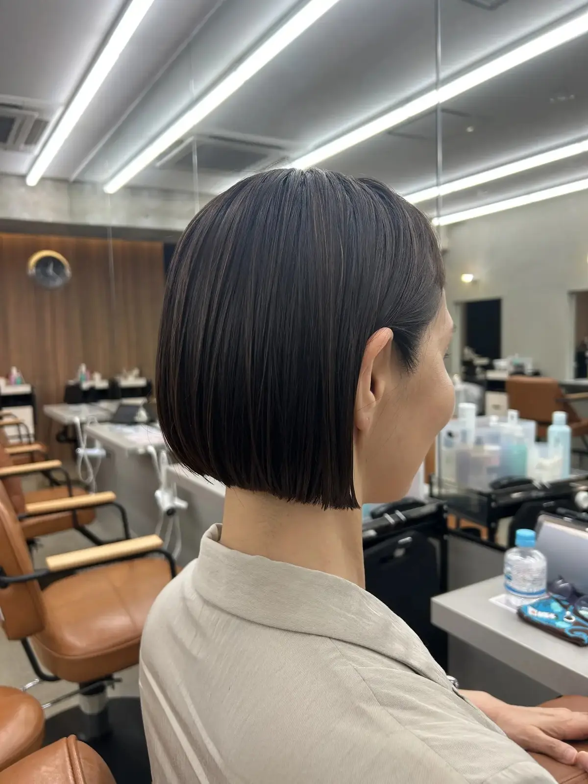 髪質を活かしてショートボブに。首元スッキリで体感気温マイナス3度