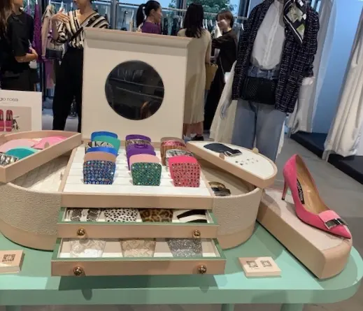 チェック柄のスカートで注目のイベントへ。の画像_3