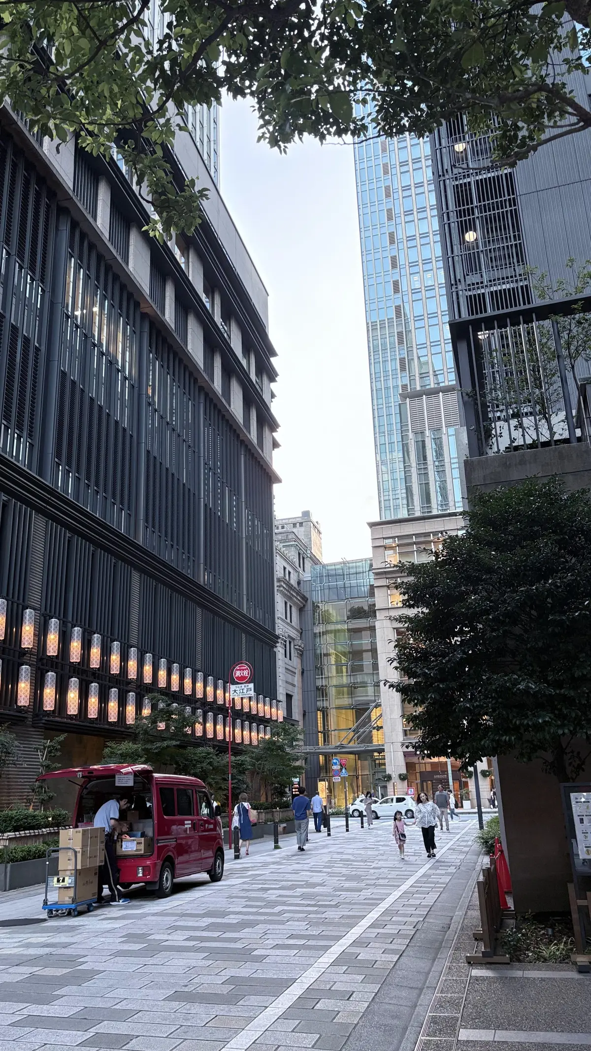 日本橋の街並み　三重テラス　室町　日本橋