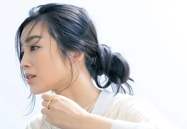 簡単おだんごもラフに決まる　ゆうきさんの美人ミディアムヘア