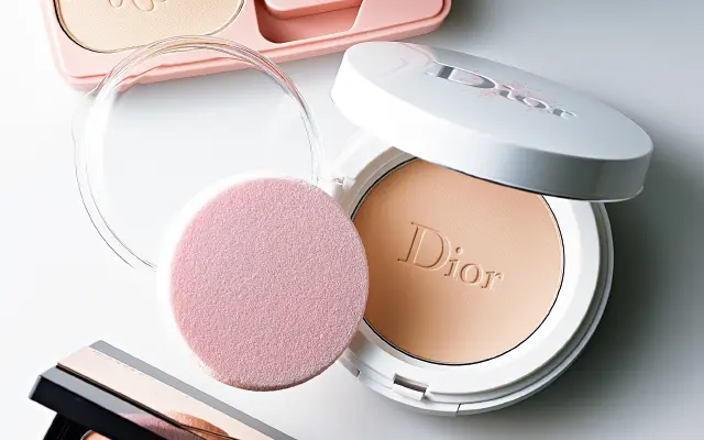 パルファン・クリスチャン・ディオールのスノーパーフェクト ライト コンパクト ファンデーション