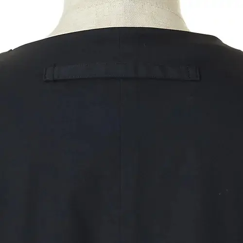 エレガントなディテールで魅せる人気アイテの画像_3