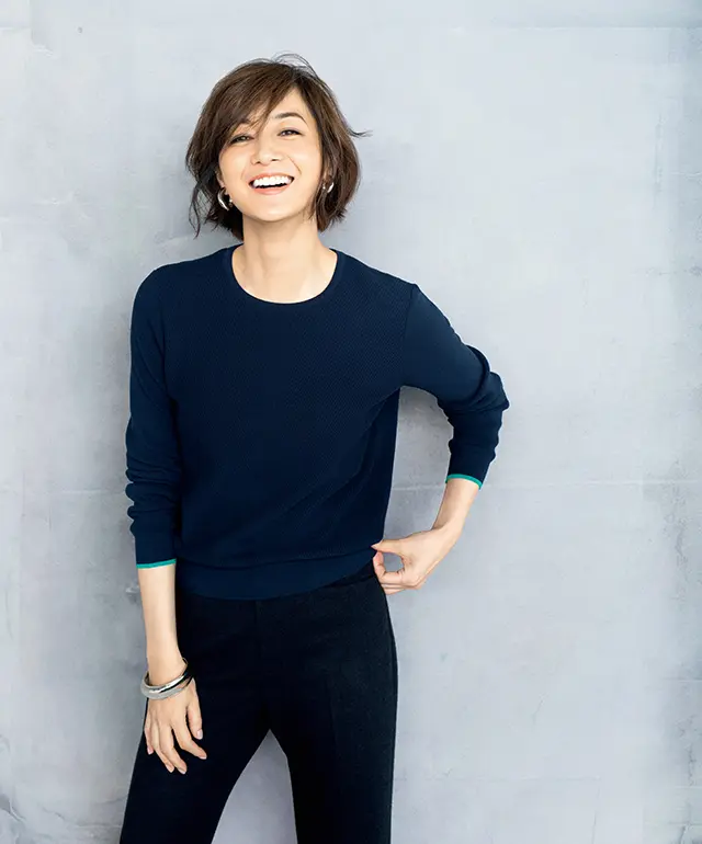 ちらりと色を効かせた「技ありニット」なら一枚でもおしゃれ通に