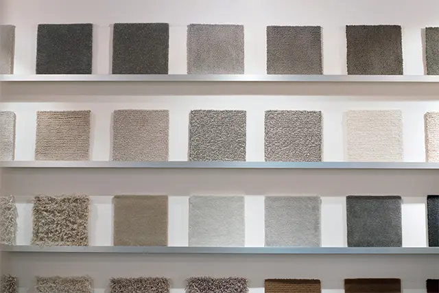 手作業でつくられるオーダーメイドラグ