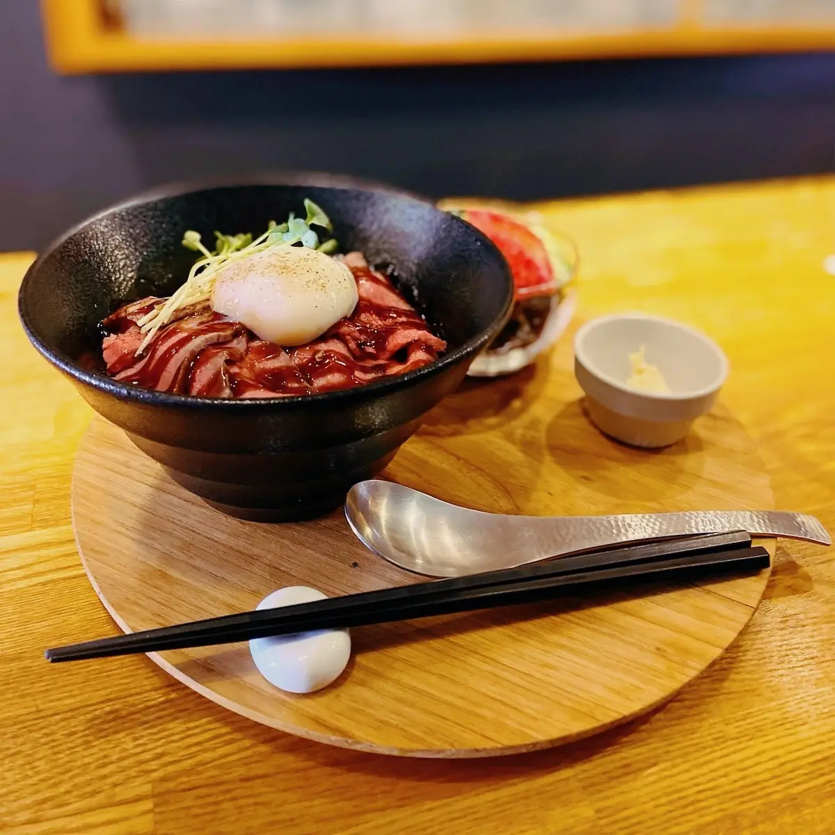 カフェロリッソのローストビーフ丼