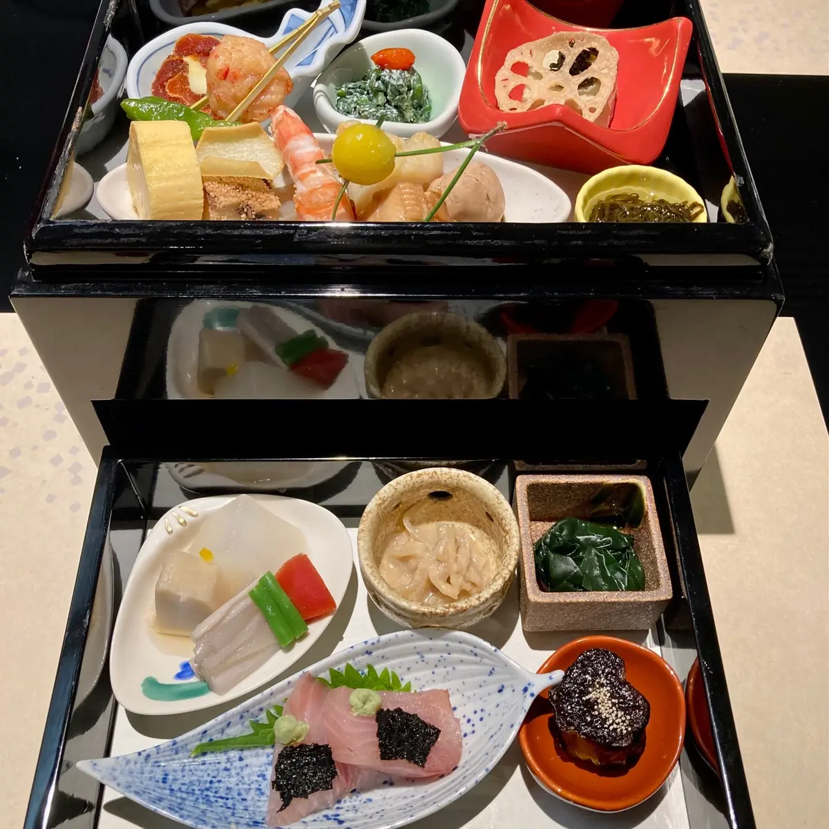 二段箱の御膳「香り箱」