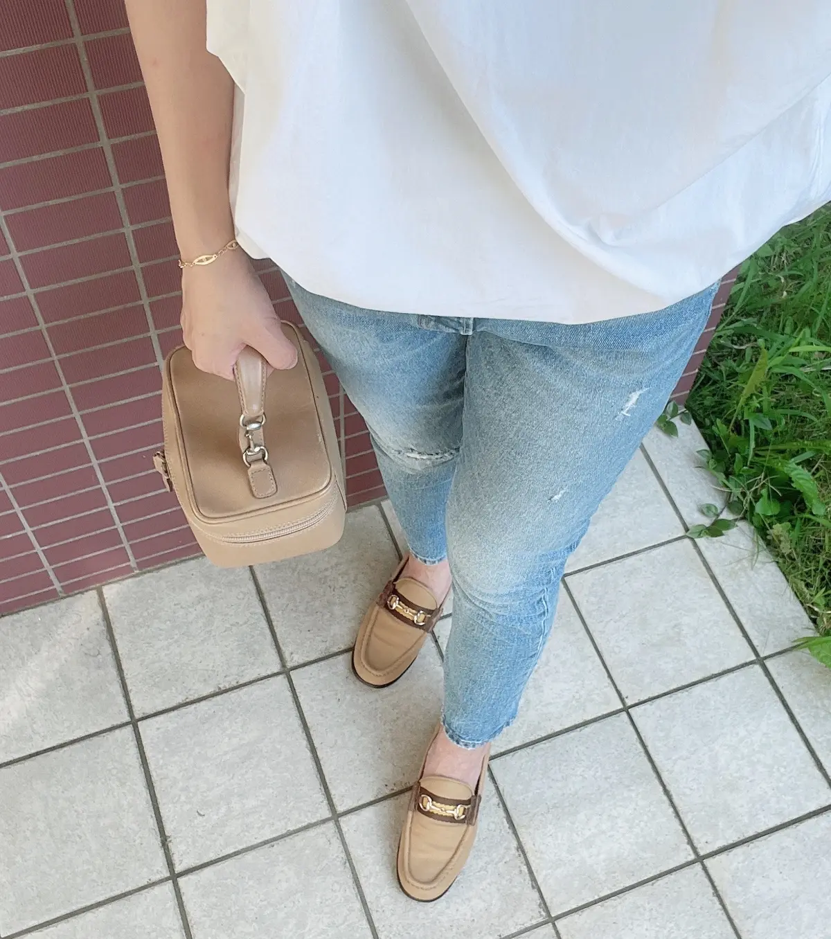 デニムとベージュ小物