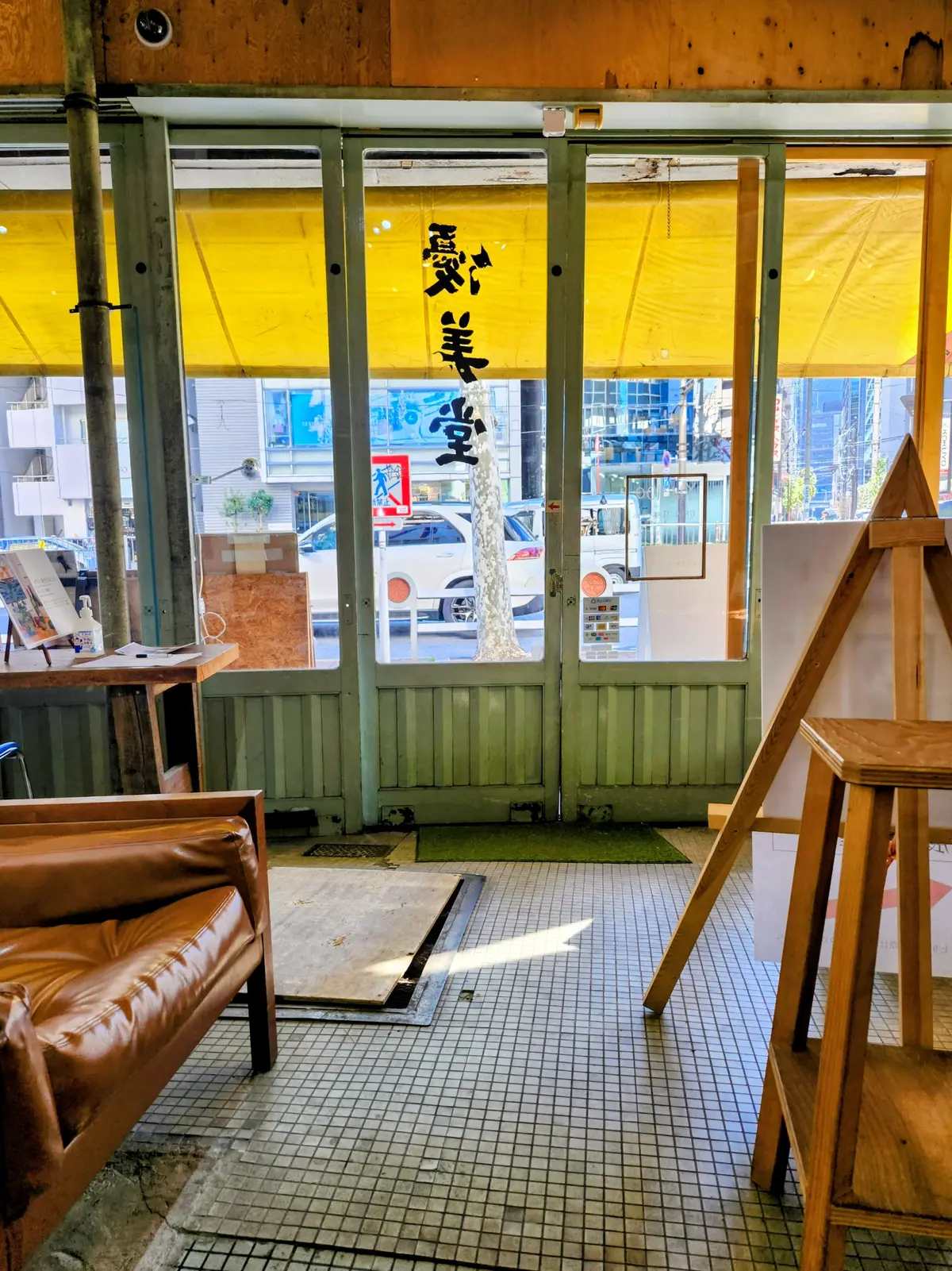 硬めプリン、コーヒー、レモネード、カフェ、リノベーションカフェ、神田神保町、神田小川町、優美堂、喫茶店、レトロカフェ、炬燵席、アート