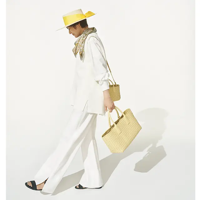 小物でリズミカルに添えた フレッシュな色に心浮き立つ