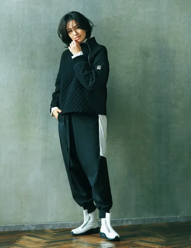 Y’ｓの白シャツをカジュアルに着こなすRINAさん