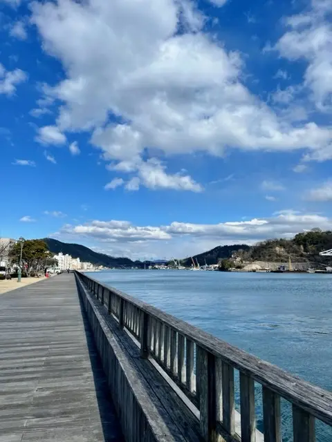 カフェの前は尾道水道