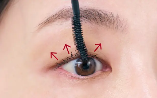 縦に引き上げ塗りして 束感をより太く