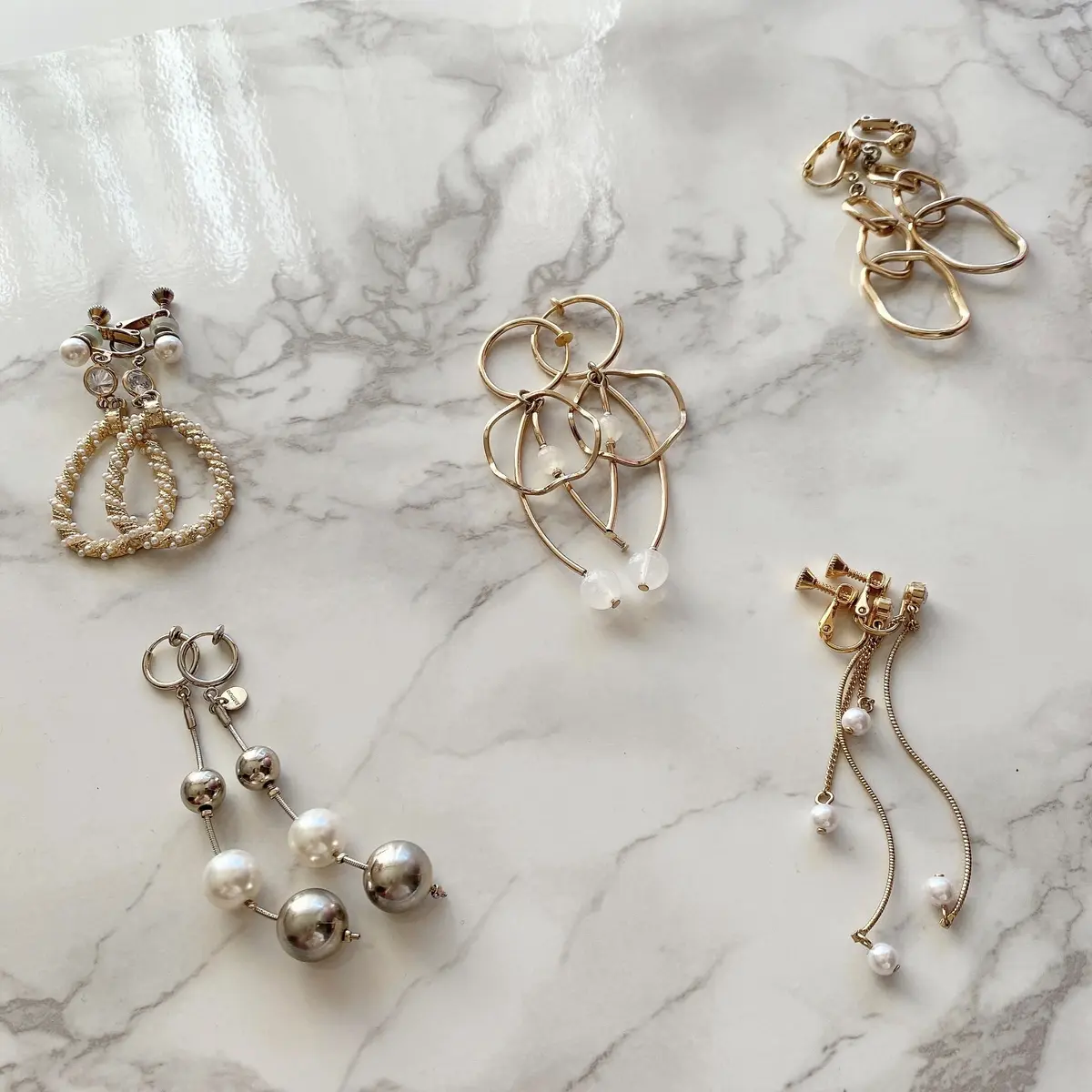 顔周りに目線を集中