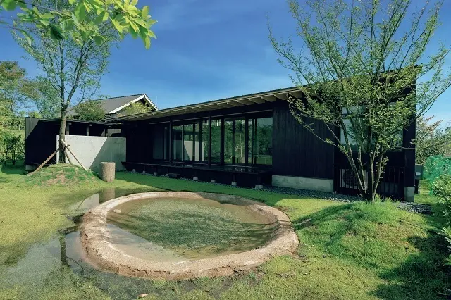 ヴィラには広い庭も