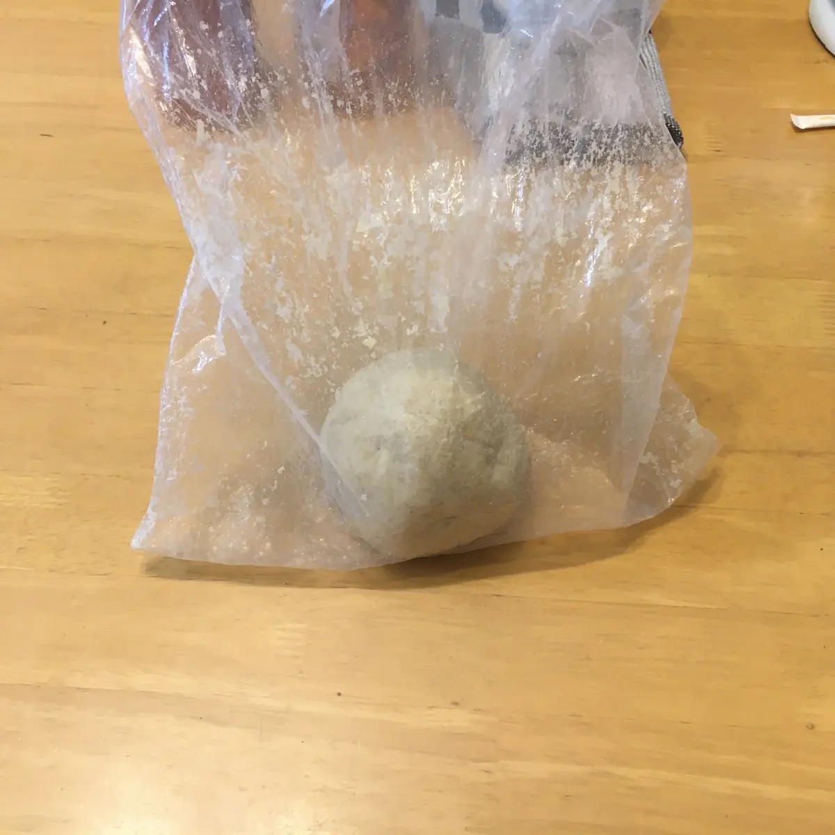 ボール状になった麹と大豆の混ざったもの