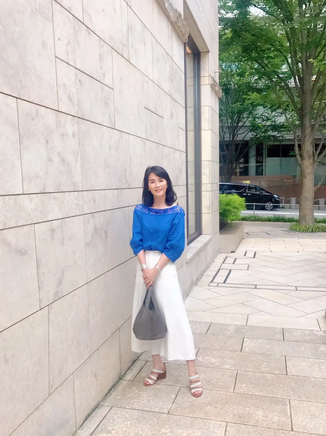 ブルーのリネントップスの画像_2