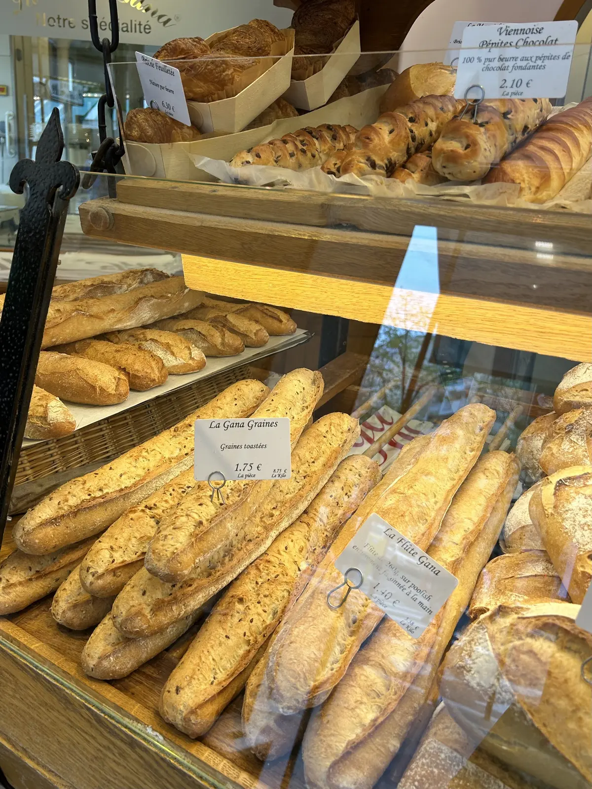 パリ　パン屋　フランスパン